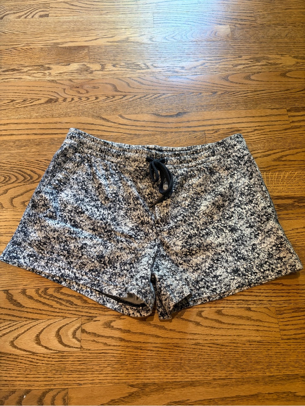 Athleta Farallon Shorts Black White